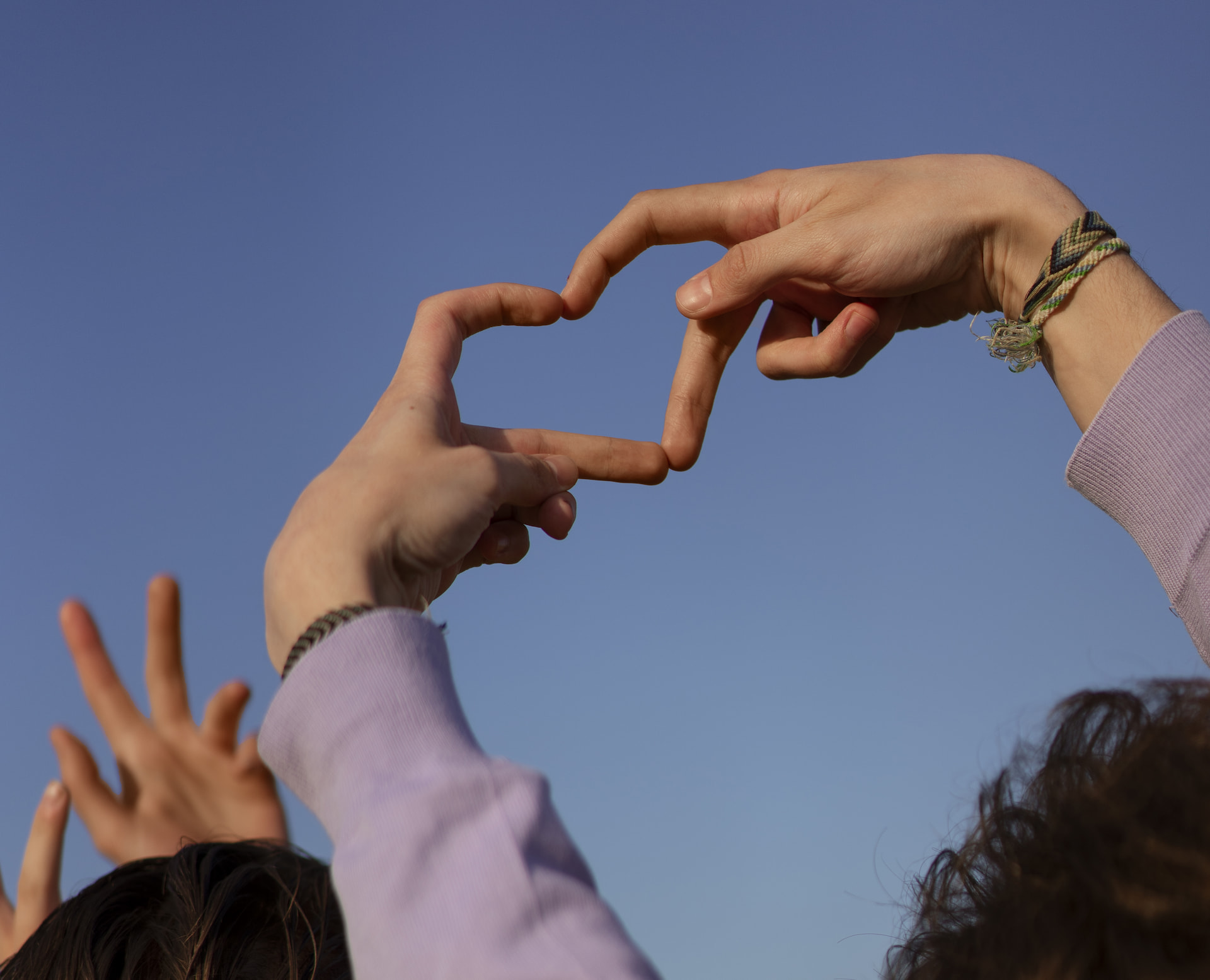 gen z hand heart at HIM Business School