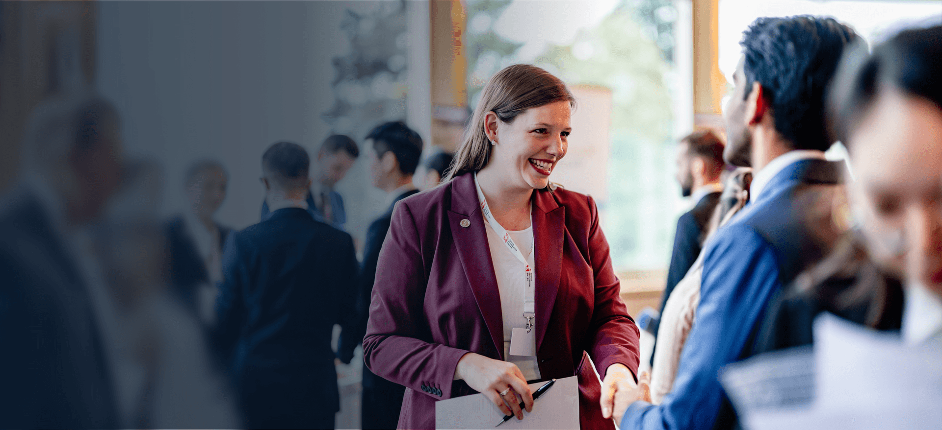 HIM Business School student speaking with industry